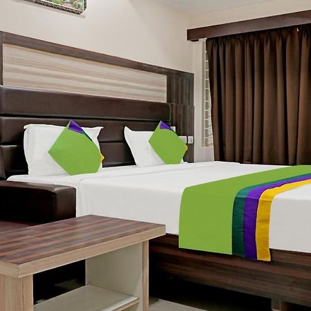 Hotel Treebo Trend Jsn Grand à Vijayawāda Extérieur photo