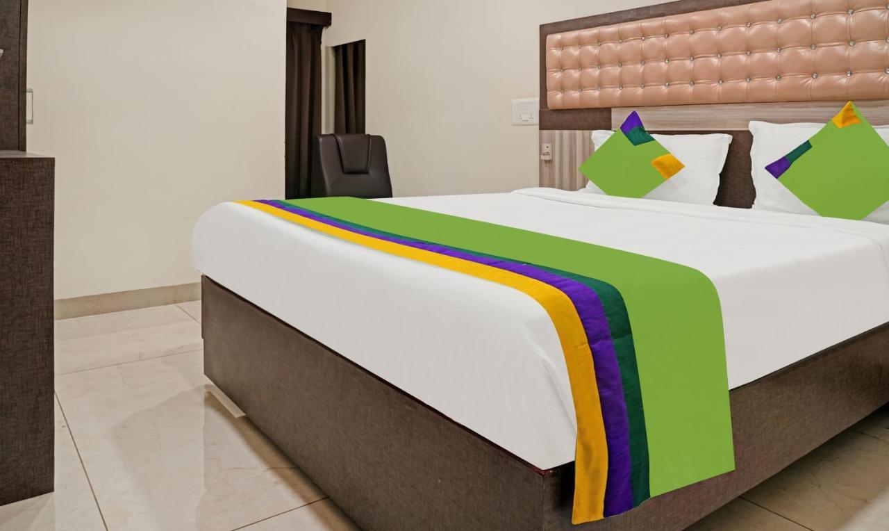 Hotel Treebo Trend Jsn Grand à Vijayawāda Extérieur photo