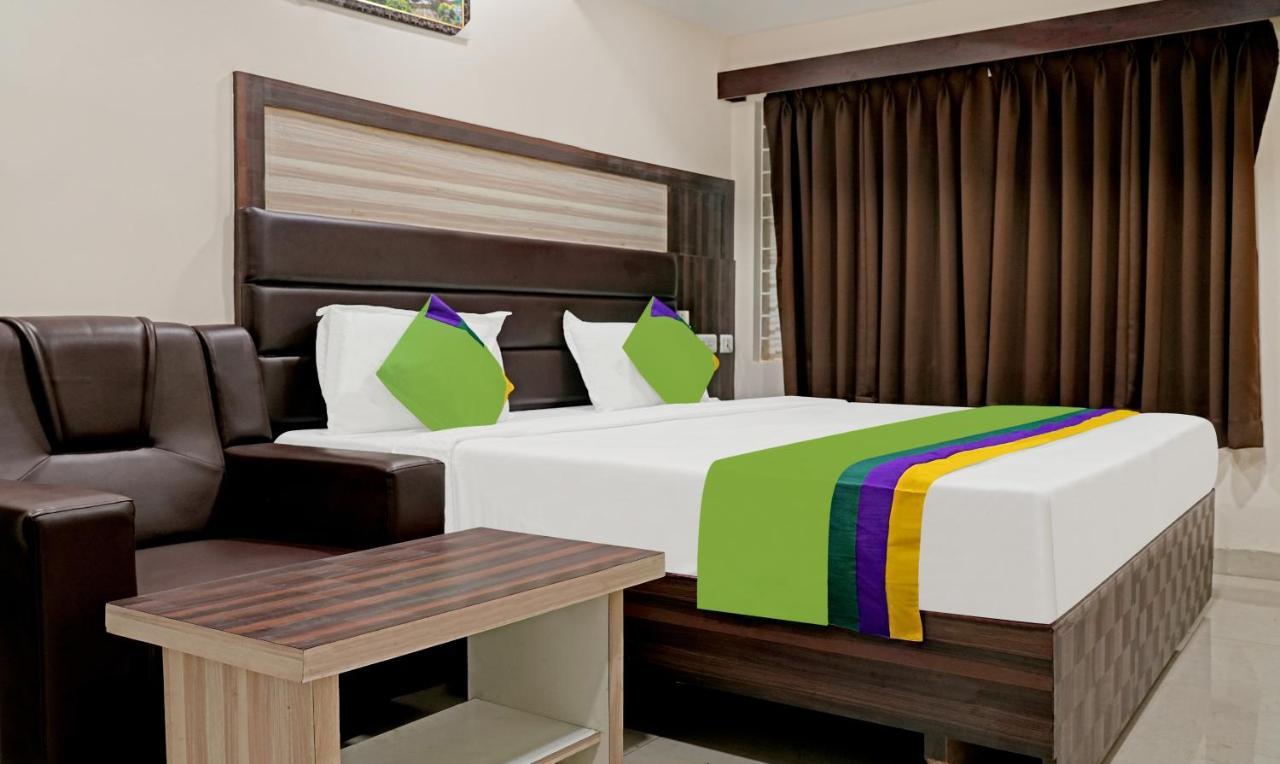 Hotel Treebo Trend Jsn Grand à Vijayawāda Extérieur photo