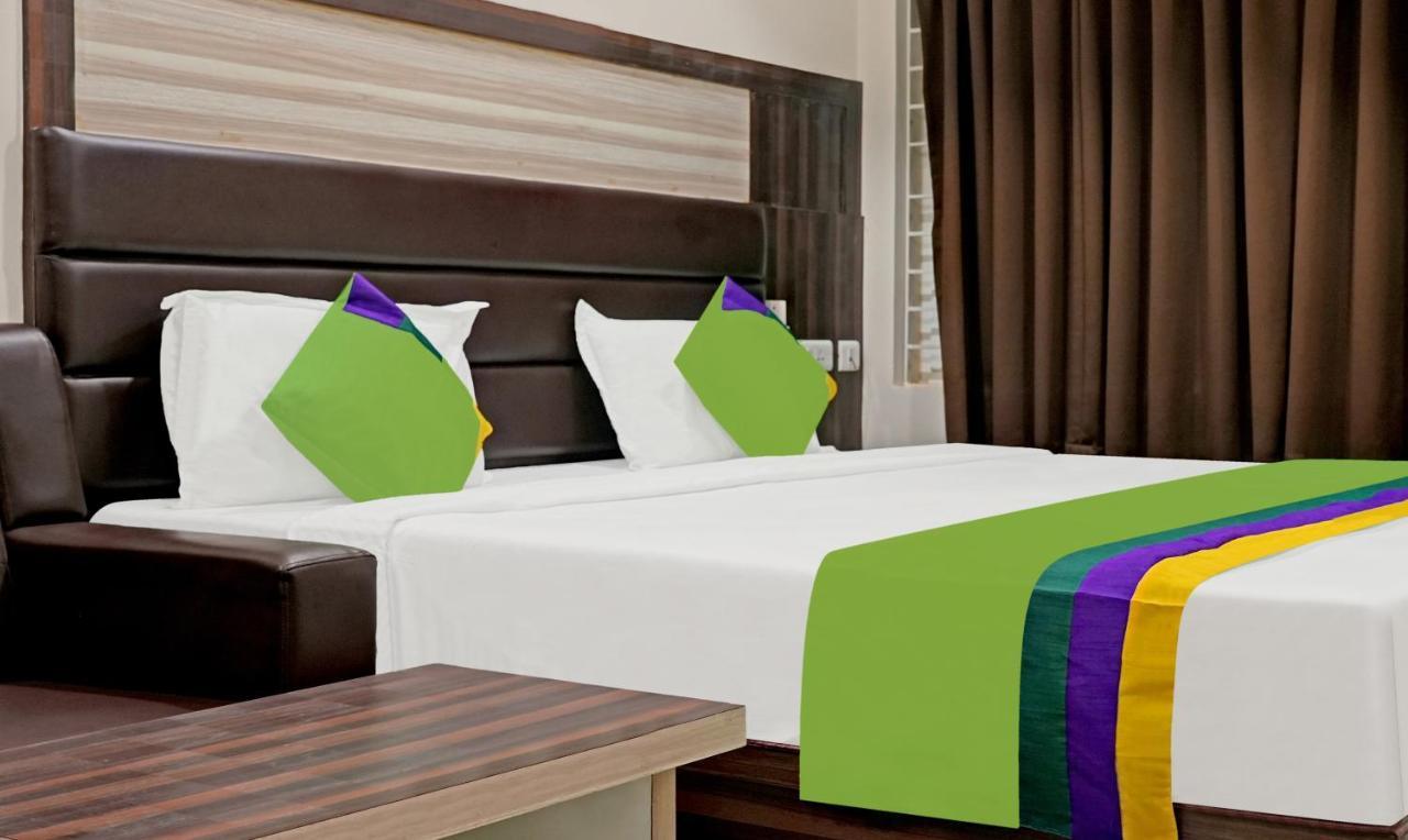 Hotel Treebo Trend Jsn Grand à Vijayawāda Extérieur photo