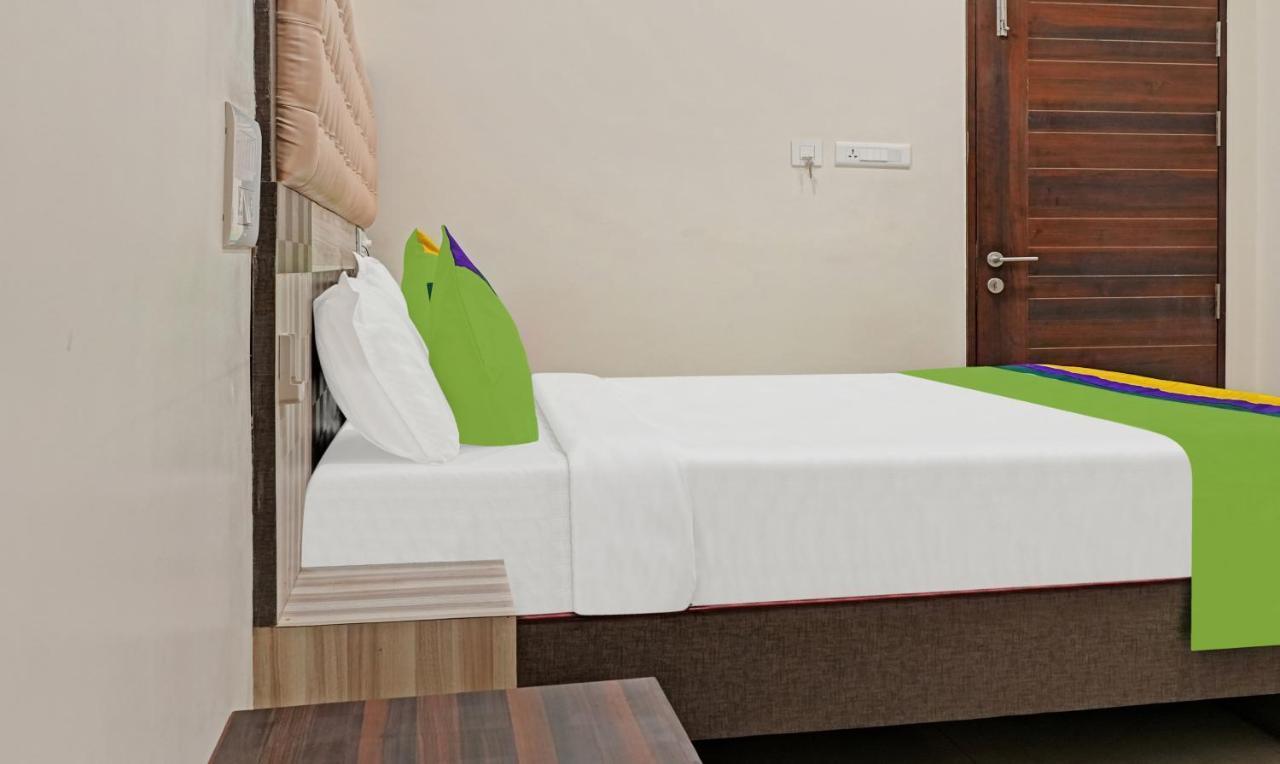 Hotel Treebo Trend Jsn Grand à Vijayawāda Extérieur photo