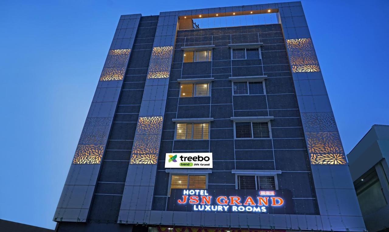 Hotel Treebo Trend Jsn Grand à Vijayawāda Extérieur photo